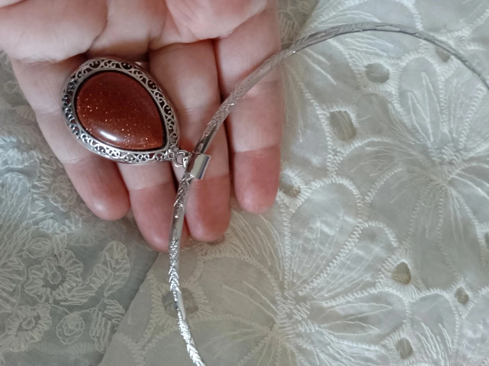 Collier torque avec pendentif argenté – photo 3